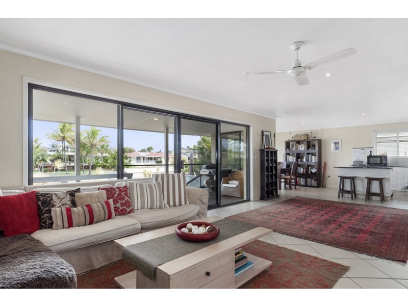 32 Tosti Street, Sorrento QLD 4217