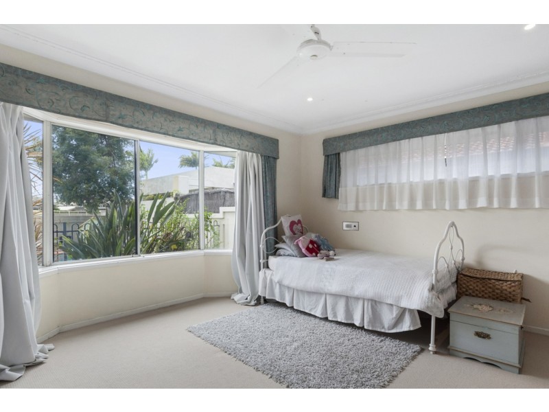 32 Tosti Street, Sorrento QLD 4217