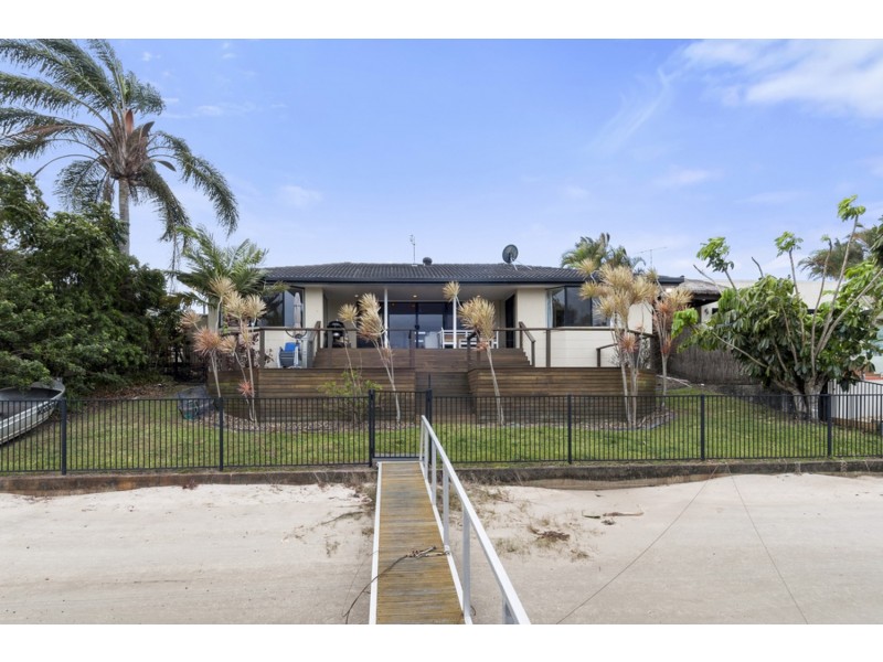32 Tosti Street, Sorrento QLD 4217