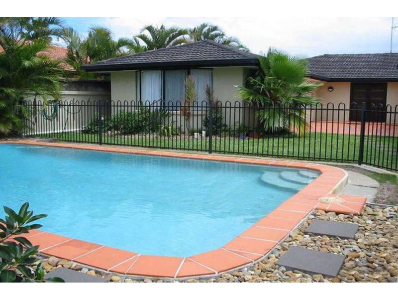 32 Tosti Street, Sorrento QLD 4217