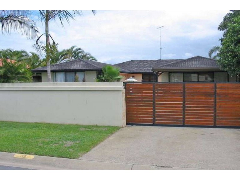 32 Tosti Street, Sorrento QLD 4217
