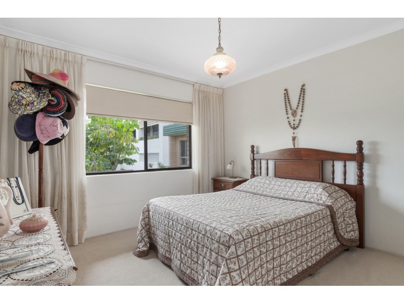 29 Oak Avenue, Surfers Paradise QLD 4217