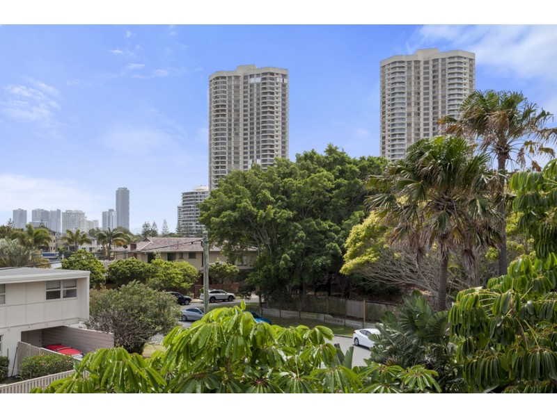 29 Oak Avenue, Surfers Paradise QLD 4217