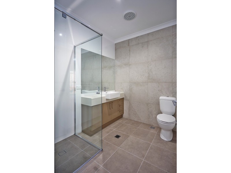 1/20  Dorretti Circuit, Upper Coomera QLD 4209