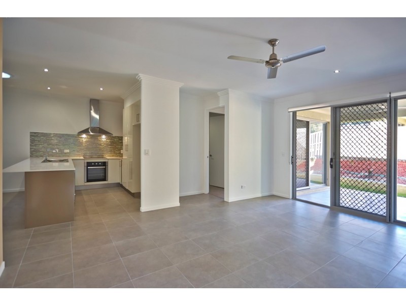 2/20 Dorretti Circuit, Upper Coomera QLD 4209