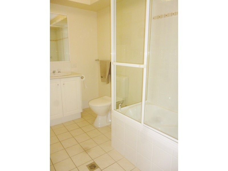 27 Walton Street, Southport QLD 4215
