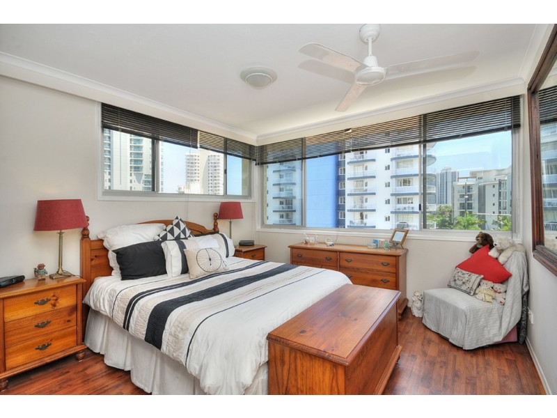 9/11 Riverview Parade, Surfers Paradise QLD 4217