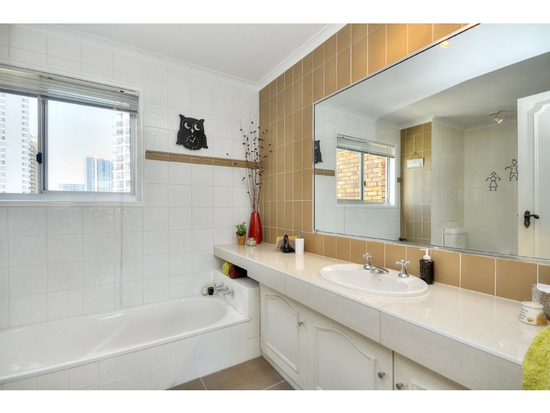 9/11 Riverview Parade, Surfers Paradise QLD 4217