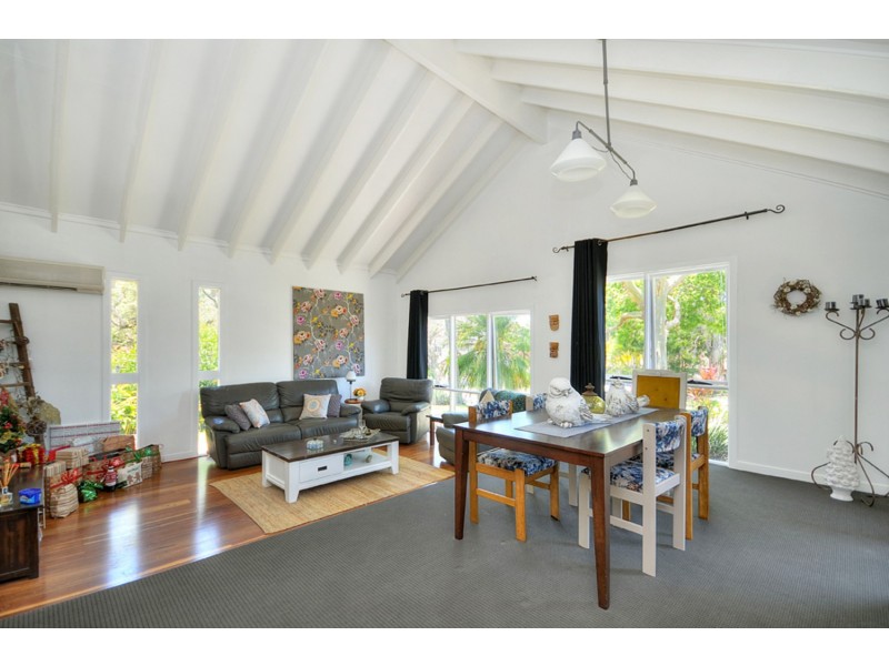 1 Winani Drive, Ashmore QLD 4214