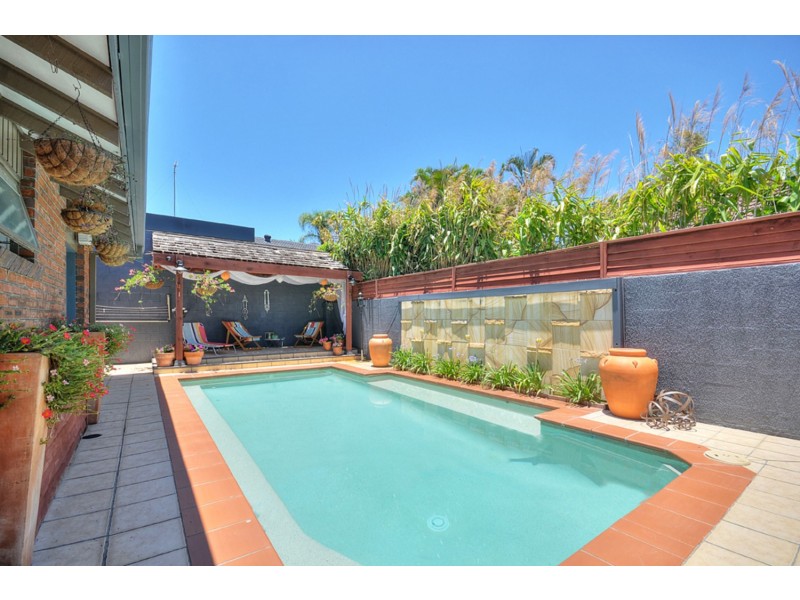 1 Winani Drive, Ashmore QLD 4214