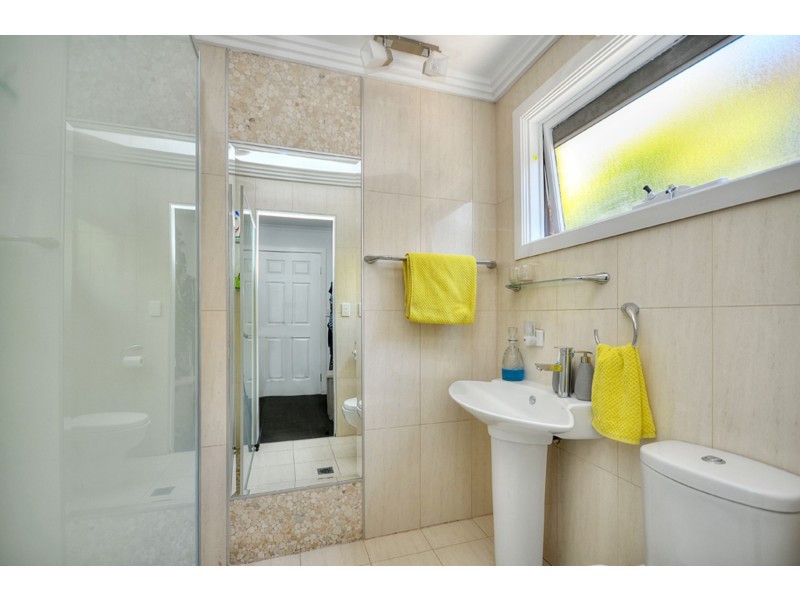 1 Winani Drive, Ashmore QLD 4214