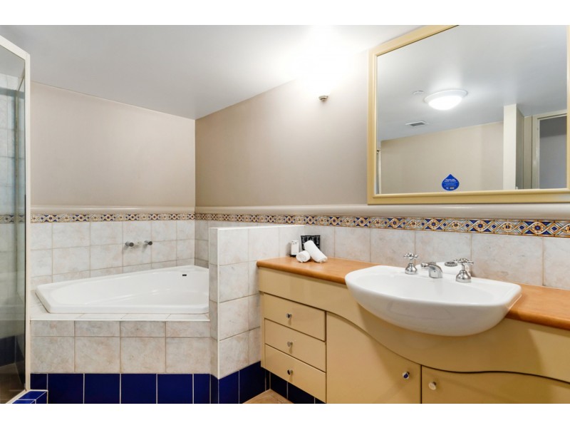 “Crown Towers”/5 Palm Avenue, Surfers Paradise QLD 4217