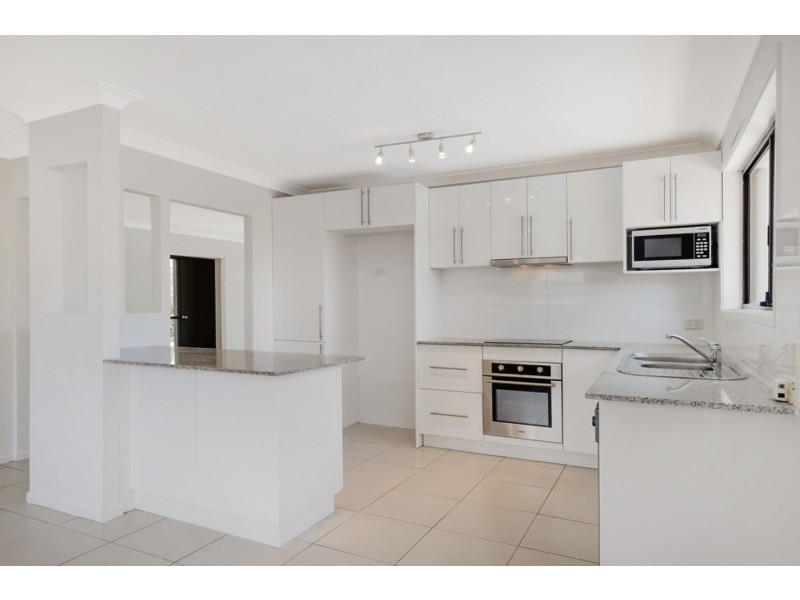 3 Vaucluse Place, Sorrento QLD 4217
