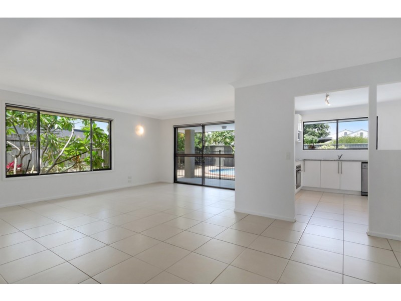 3 Vaucluse Place, Sorrento QLD 4217