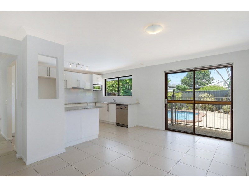 3 Vaucluse Place, Sorrento QLD 4217