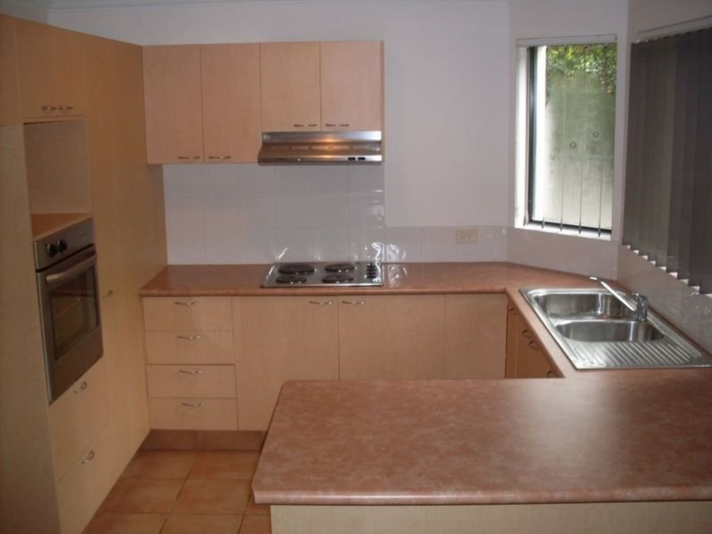 4 Waverley Street, Southport QLD 4215