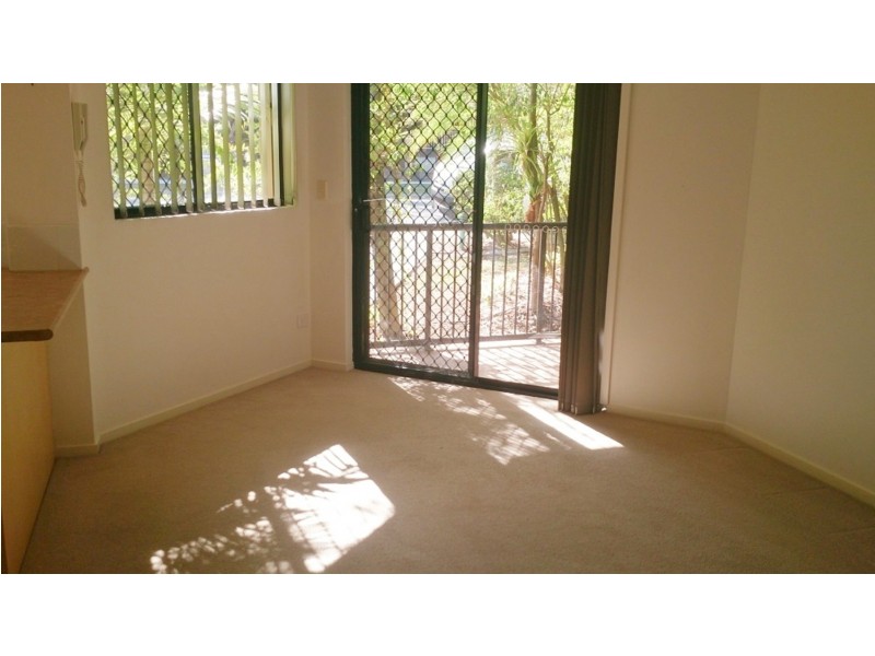 4 Waverley Street, Southport QLD 4215