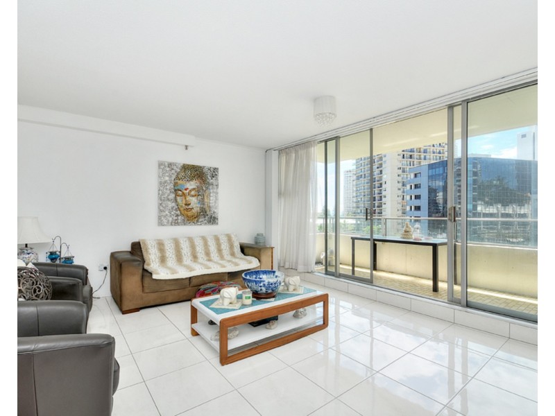 18/40 Ferny Avenue, Surfers Paradise QLD 4217