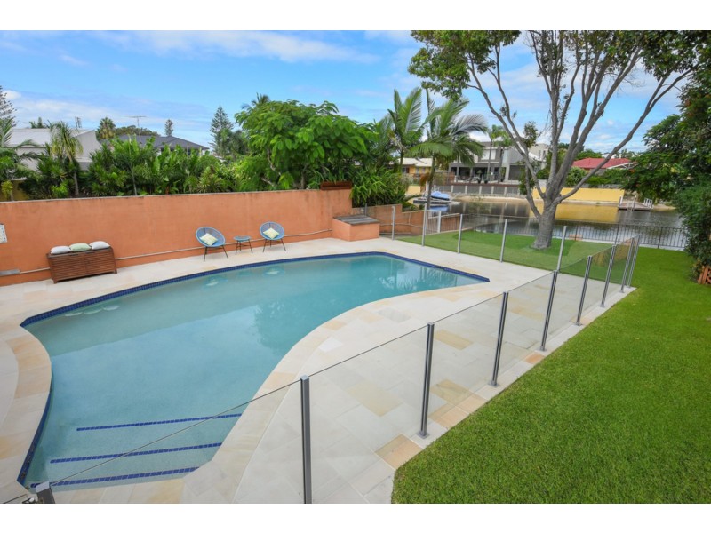 2 The Lido, Isle Of Capri QLD 4217