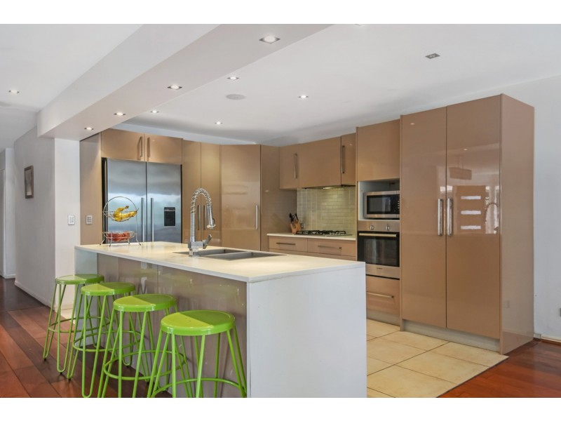 2 The Lido, Isle Of Capri QLD 4217