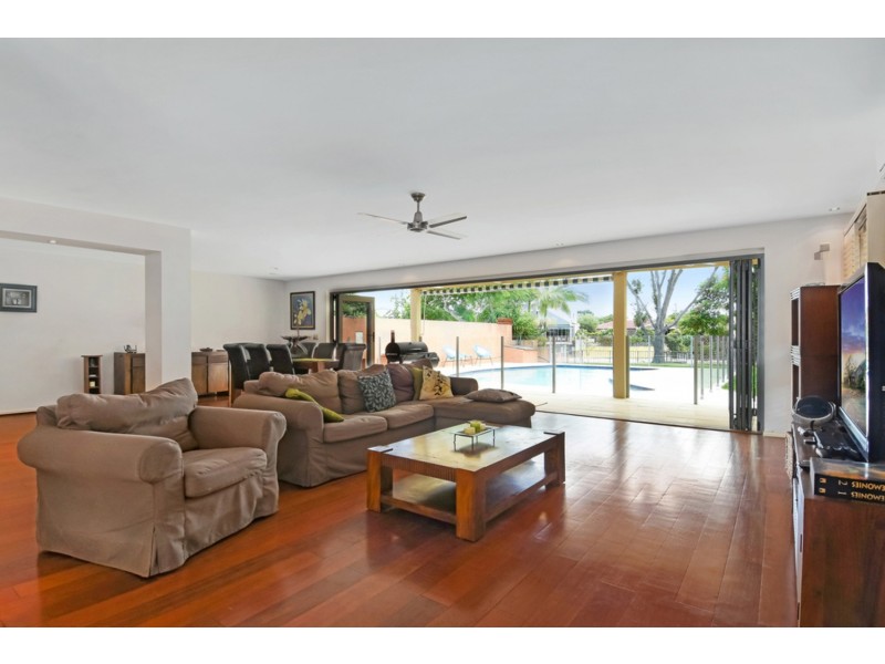 2 The Lido, Isle Of Capri QLD 4217