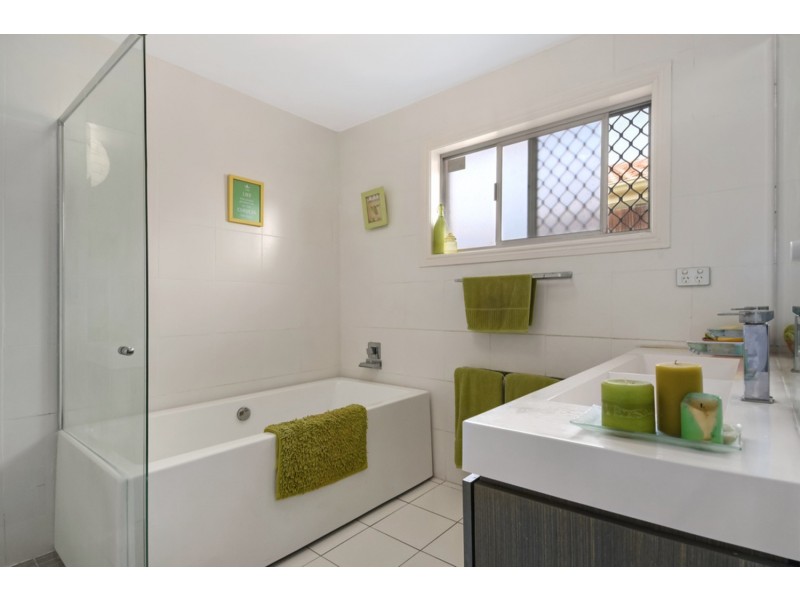 2 The Lido, Isle Of Capri QLD 4217