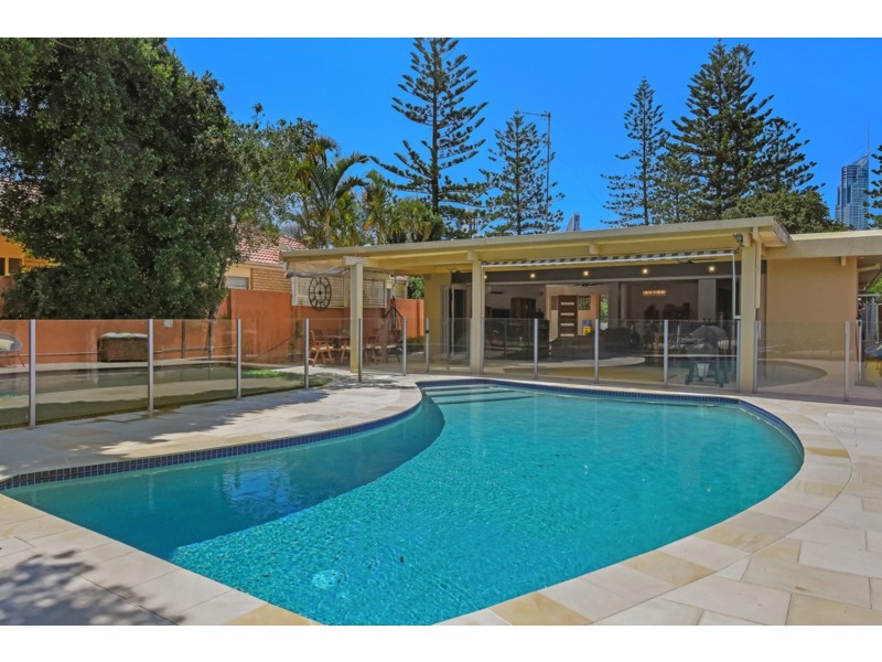 2 The Lido, Isle Of Capri QLD 4217