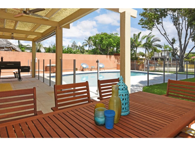 2 The Lido, Isle Of Capri QLD 4217