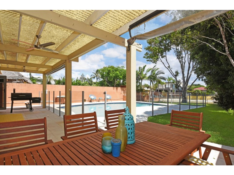 2 The Lido, Isle Of Capri QLD 4217