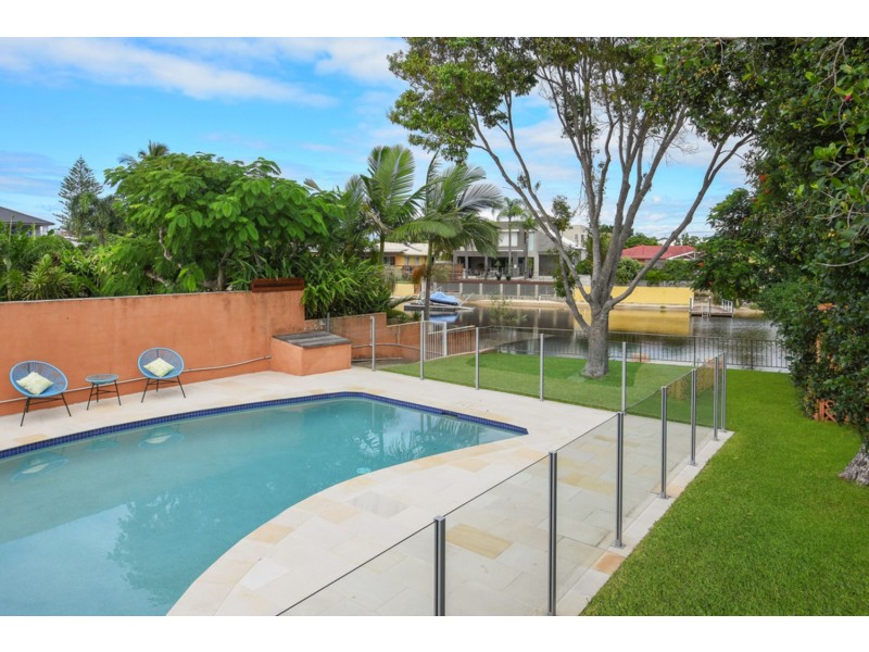 2 The Lido, Isle Of Capri QLD 4217