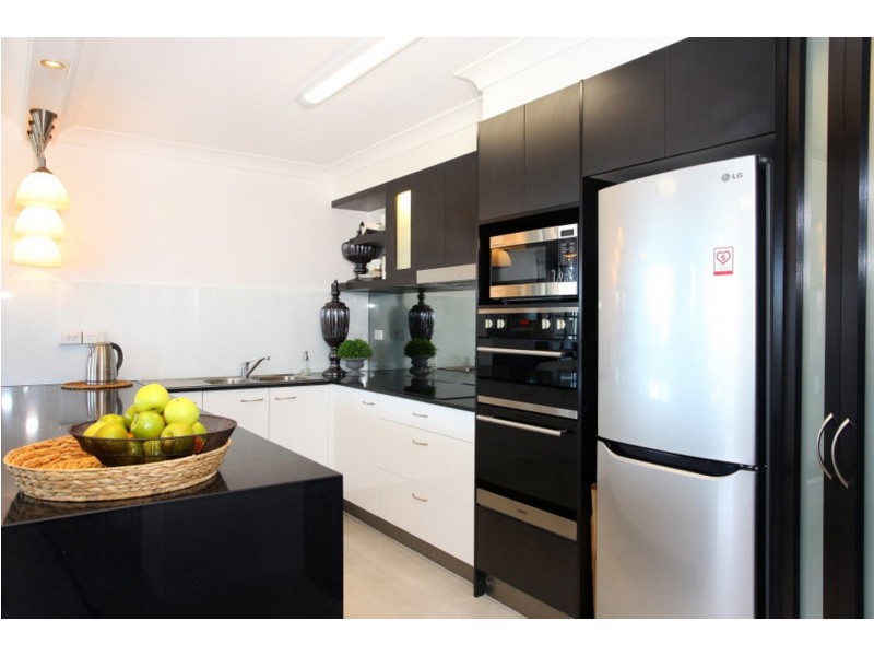 Surfers Plaza/70 Remembrance Drive, Surfers Paradise QLD 4217