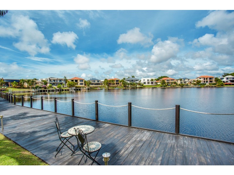 60 Bollard Circuit, Clear Island Waters QLD 4226