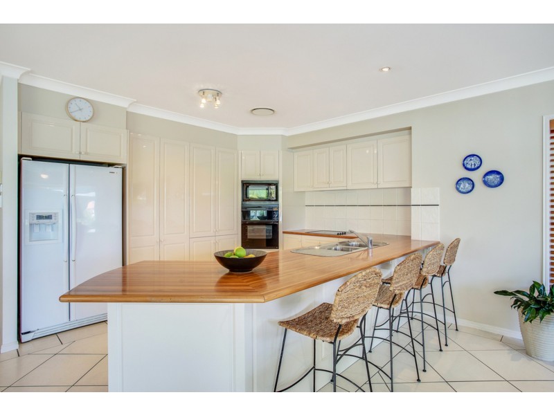 60 Bollard Circuit, Clear Island Waters QLD 4226