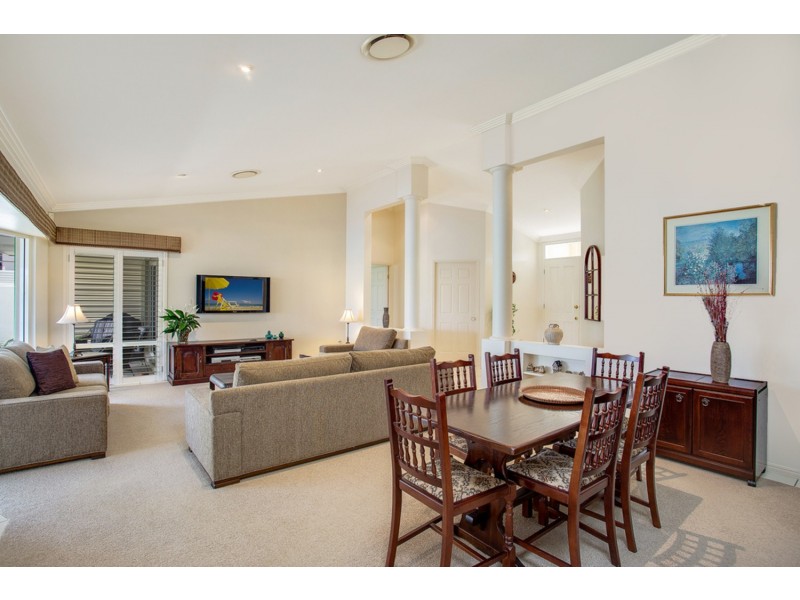 60 Bollard Circuit, Clear Island Waters QLD 4226