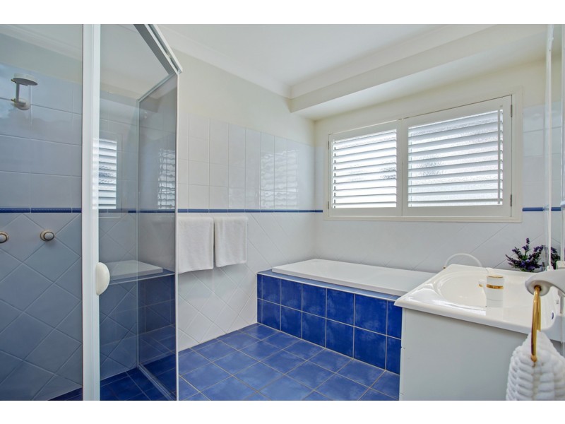 60 Bollard Circuit, Clear Island Waters QLD 4226