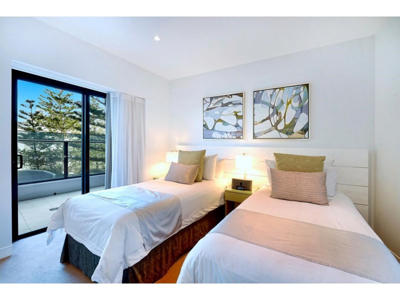 701/4-14 The Esplanade, Surfers Paradise QLD 4217