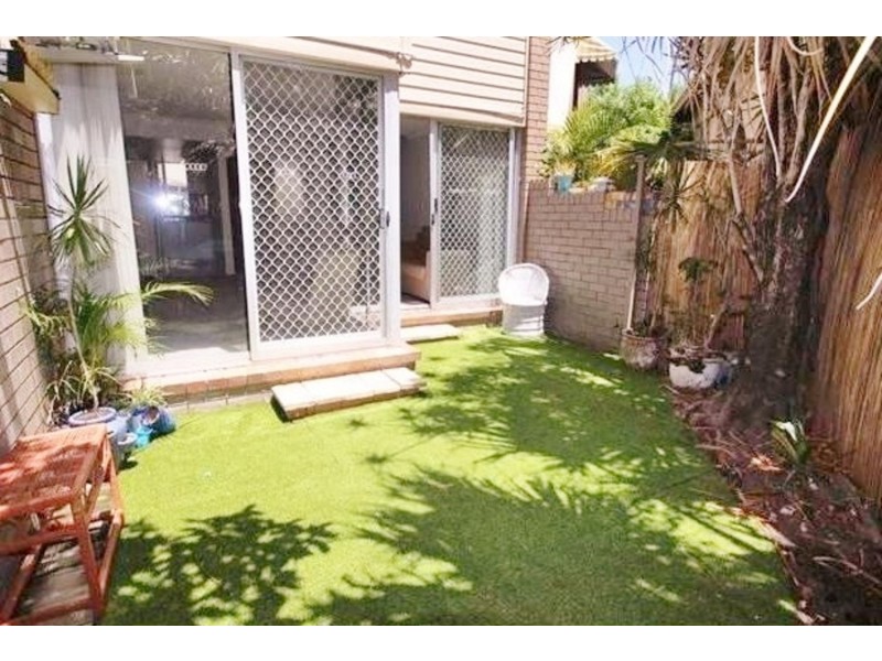 2/191 Scarborough Street, Southport QLD 4215