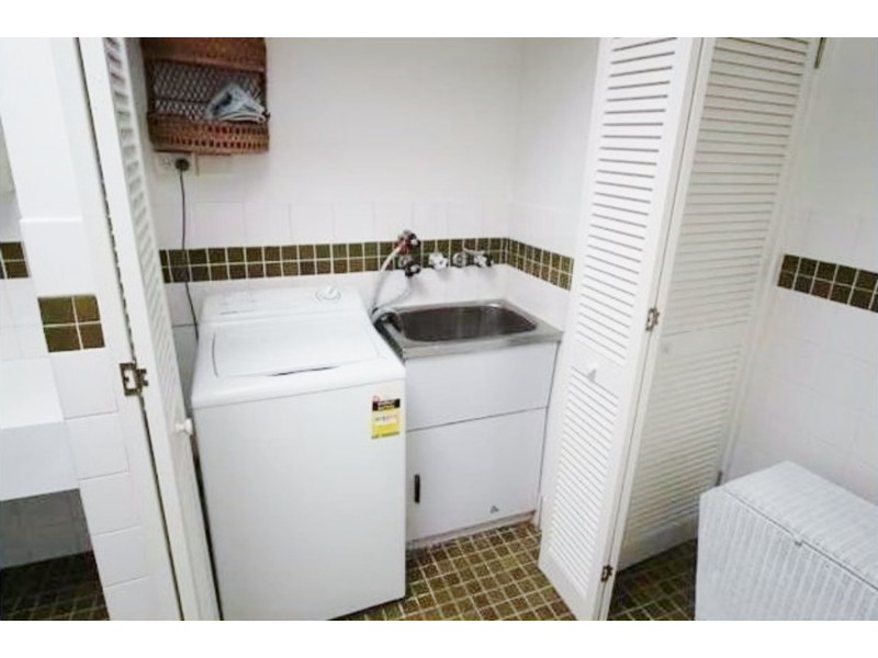 2/191 Scarborough Street, Southport QLD 4215