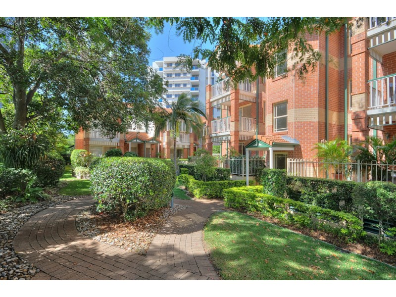 53 Bauer Street, Southport QLD 4215