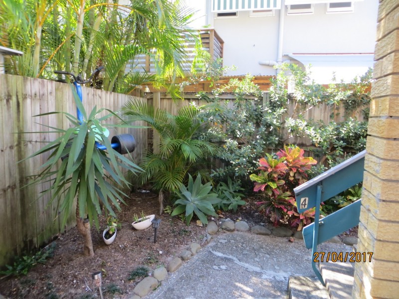 2/9 Darrambal Street, Surfers Paradise QLD 4217