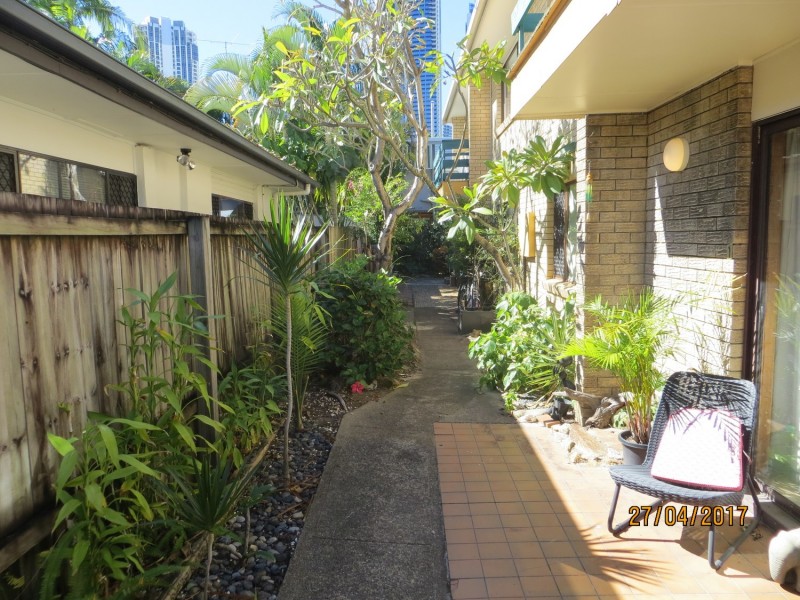 2/9 Darrambal Street, Surfers Paradise QLD 4217