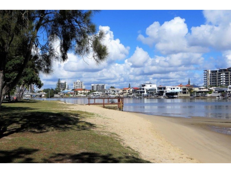 26 Pine Avenue, Surfers Paradise QLD 4217