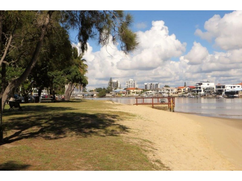 26 Pine Avenue, Surfers Paradise QLD 4217