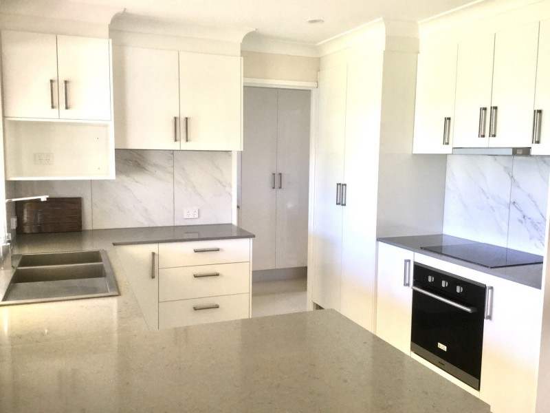 14 Waitomo Street, Broadbeach Waters QLD 4218