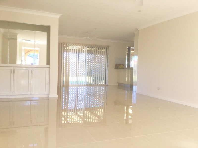 14 Waitomo Street, Broadbeach Waters QLD 4218