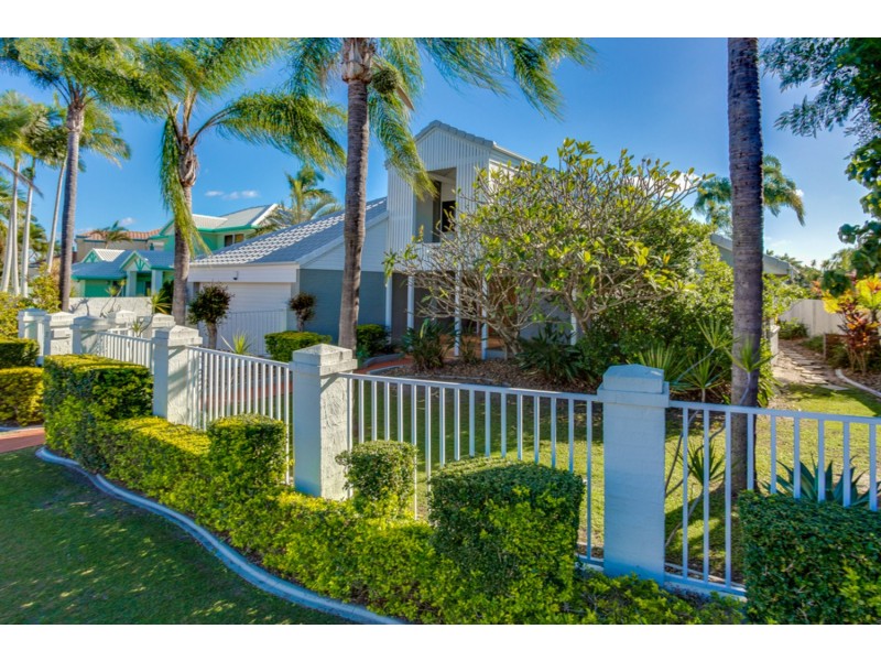 27 Martinique Way, Clear Island Waters QLD 4226