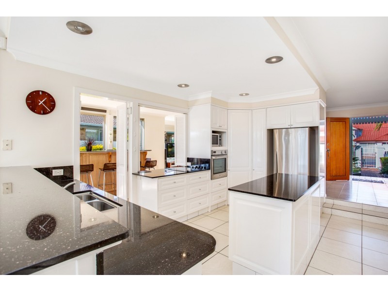 27 Martinique Way, Clear Island Waters QLD 4226