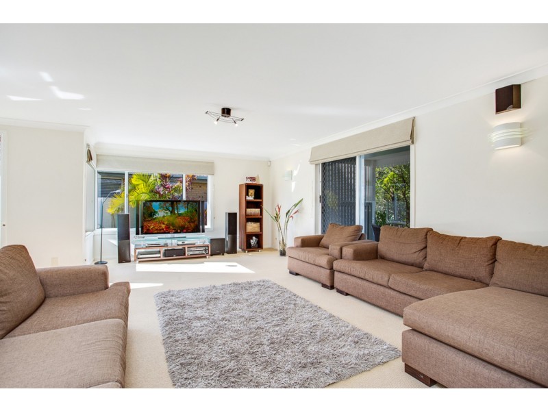 27 Martinique Way, Clear Island Waters QLD 4226