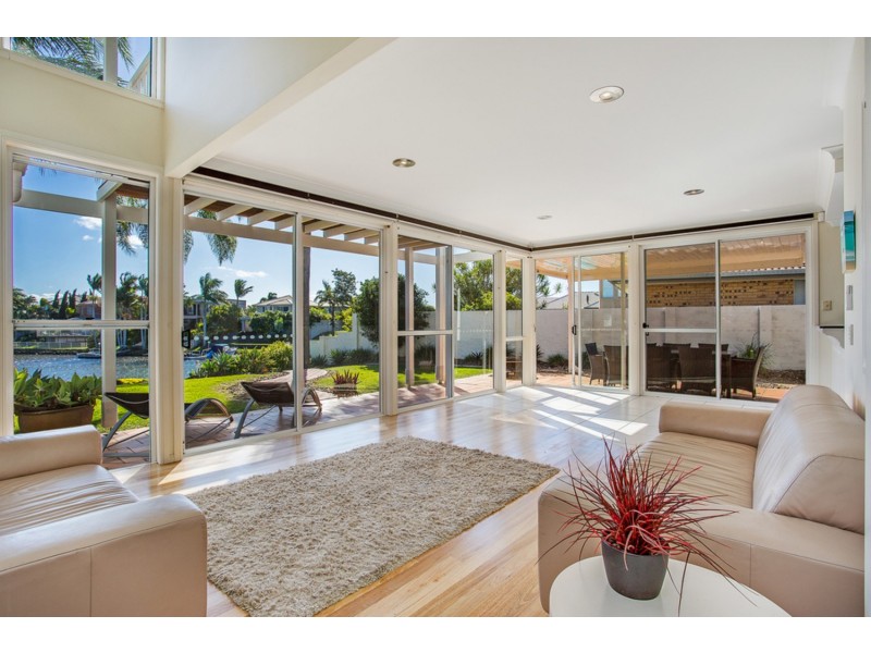 27 Martinique Way, Clear Island Waters QLD 4226