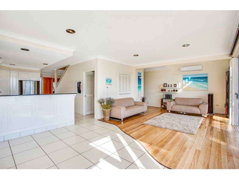 27 Martinique Way, Clear Island Waters QLD 4226